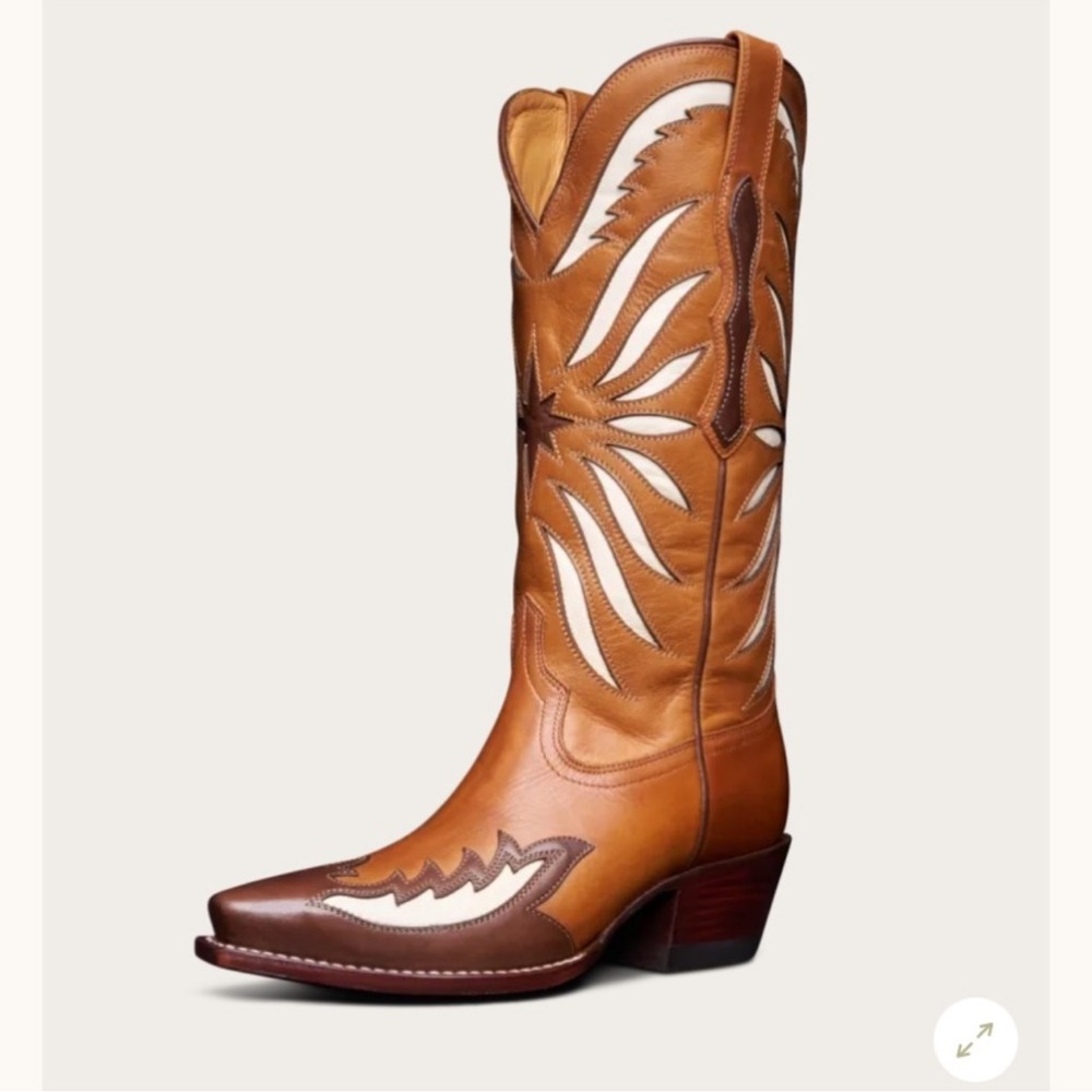 Not for sale LOOKING 👀 for a size 7 1/2 or 8